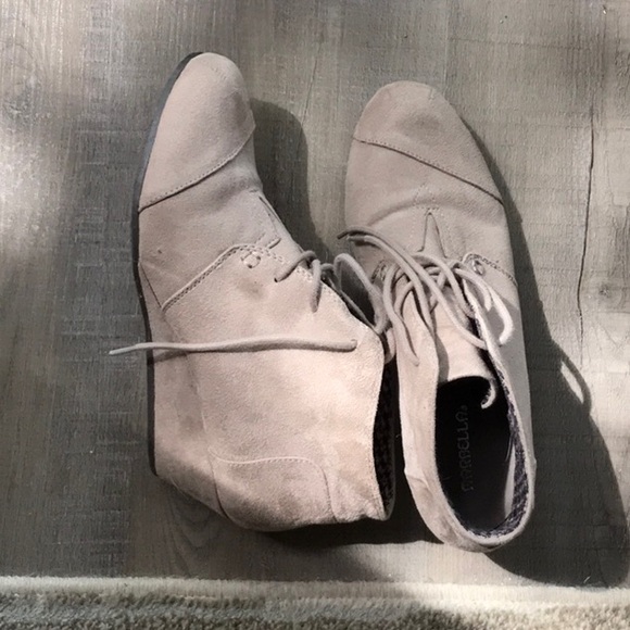 Shoes - Picture 2 of 2